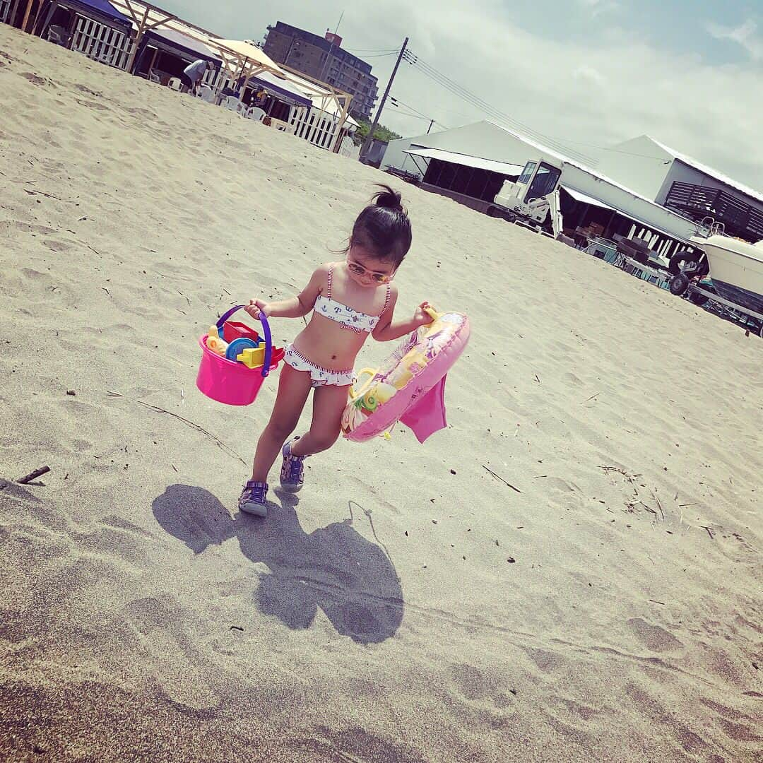 さがゆりこさんのインスタグラム写真 - (さがゆりこInstagram)「Beach fashion! #2years #firstbikini #kidsbikini #japanesegirl」7月16日 18時07分 - sagayuriko1