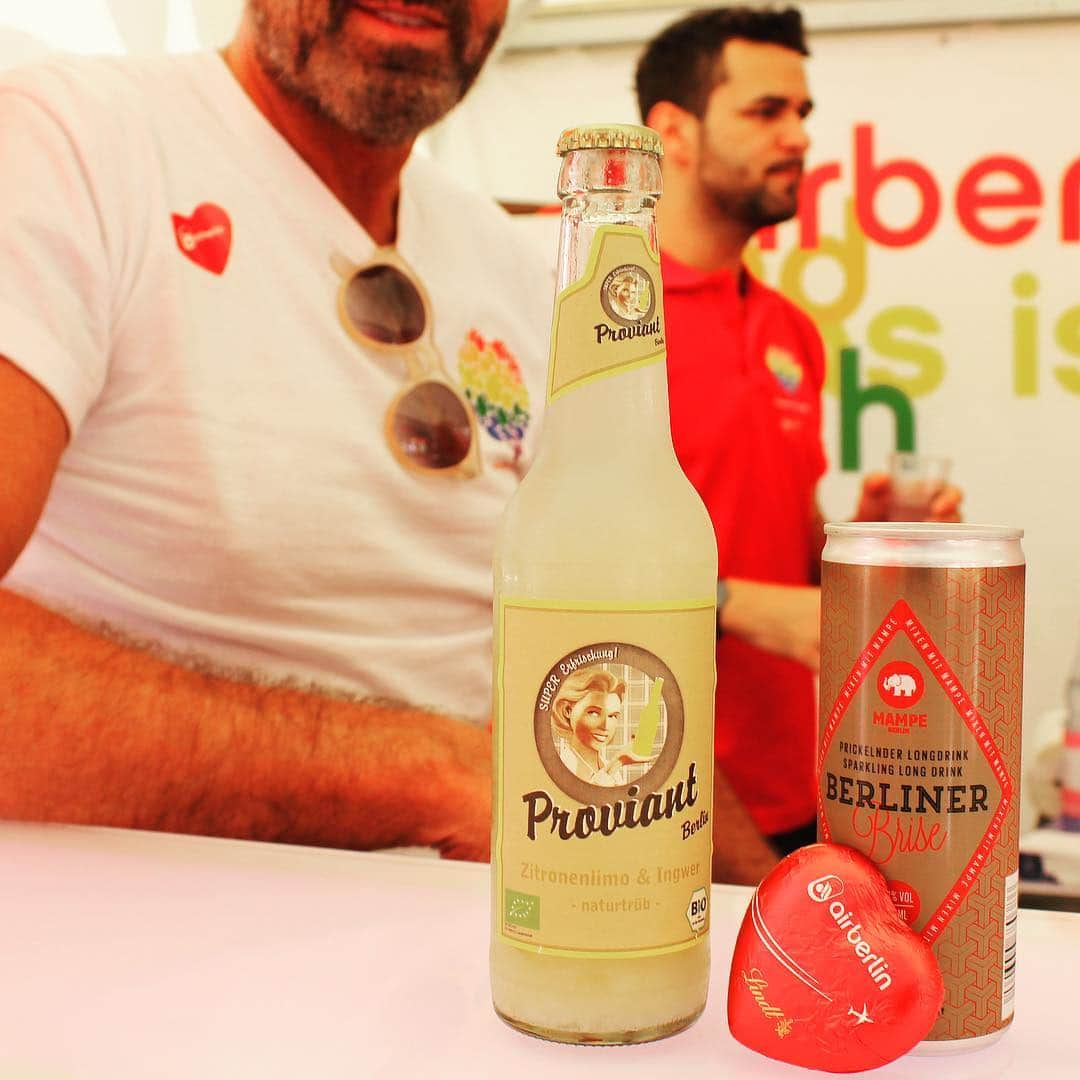 エアベルリンさんのインスタグラム写真 - (エアベルリンInstagram)「Don´t miss our #BerlinerBrise Cocktail from #Mampe and refreshing #lemonade in bio-quality from Proviant.  #airberlin #lgbt #berlin #gay #lesbian #festival #chocolateheart」7月16日 20時44分 - airberlin