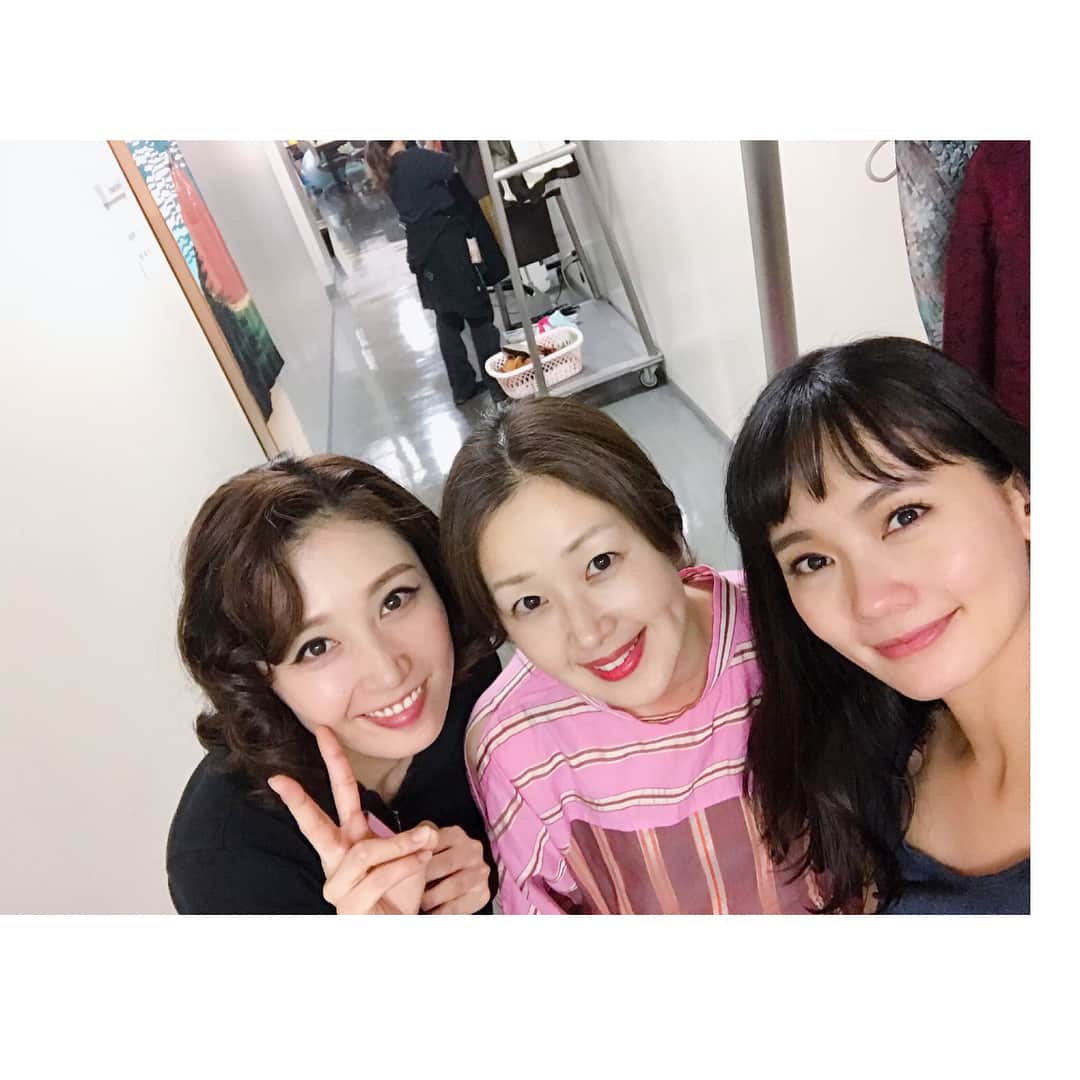 笛木優子のインスタグラム：「怒りをこめてふり返れ  中村ゆりちゃん、三津谷葉子ちゃんが出演中の舞台を観劇しました😊🙌🏻 もうすごい、やばい、、！！ ご、ごめんなさい💦感想が薄っぺらい😥 みなさんのお芝居に圧倒。。。 お二人にも会えてとても良い時間でした！  @nntt_engeki #怒りをこめてふり返れ#中村ゆり#三津谷葉子#新国立劇場」