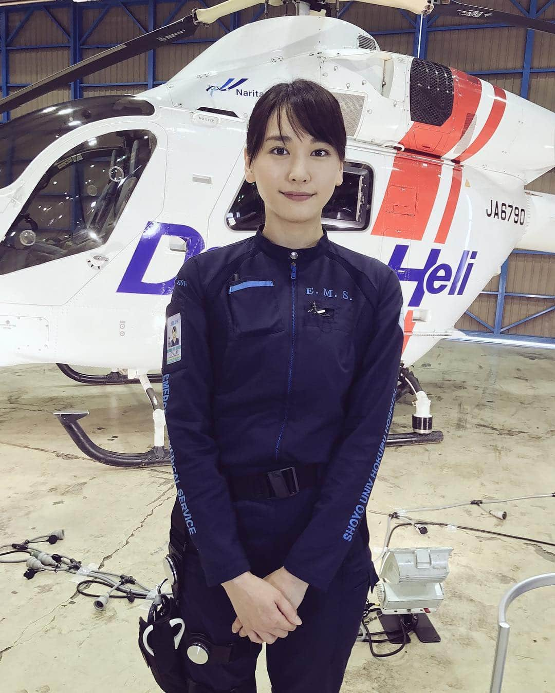 新垣結衣（ファンアカウント）さんのインスタグラム写真 - (新垣結衣（ファンアカウント）Instagram)「. 🚁新垣結衣🚁 フジテレビ「コードブルー ドクターヘリ緊急救命 THE THIRD SEASON」ヘリコプター格納庫で記者発表が行われました(^^)！ 明日 夜9時よりスタート！初回30分拡大放送です！！ #新垣結衣 #ガッキー #コードブルー #aragakiyui」7月16日 23時26分 - aragakiyui_fanspage