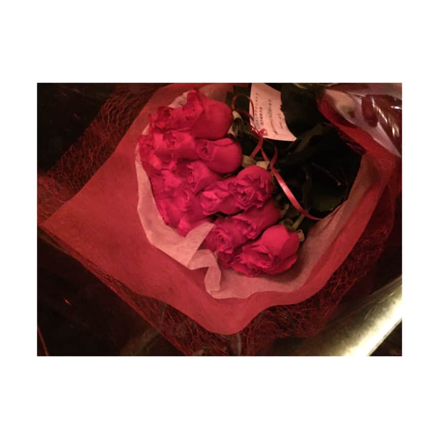 指出瑞貴さんのインスタグラム写真 - (指出瑞貴Instagram)「素敵な23本の薔薇。🌹🌹✨ 23歳のお祝いしてもらいました。ありがとうございます😚🙏🙏🙏💕 #prbar #ヨイツギ #beer #aoyama  #omotesando  #birthday #party #1994 #0708  #portwine #rose #instagram #instagood #selfie #selca」7月16日 23時57分 - sashidemizuki