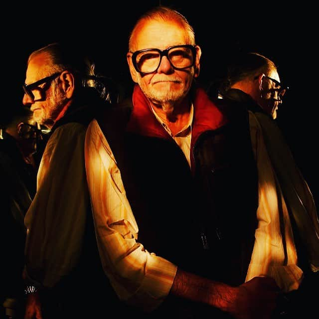 サイモン・ベイカーさんのインスタグラム写真 - (サイモン・ベイカーInstagram)「George A. Romero, was a kind and thoughtful man, full of great integrity and enormous empathy.  A man with huge and infectious love of cinema. An inspiration to so many.  Thank you George for the care you showed me and the knowledge you shared and the legacy you left. #georgearomero #landofthedead #zombiesdontrun」7月17日 15時32分 - snappytoes