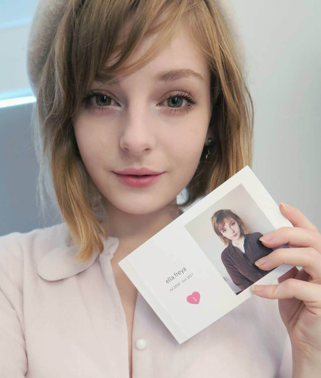 Ella Freyaのインスタグラム：「As you might have noticed already, I've moved back to Singapore ! So nice to be here. Also, this little photobook was sent to me by @ciderbook and it's so damn cute. Ciderbook lets you select 40 photo's from your instagram and compose them into a little album with your insta caption and date of the post in it. Quote "ella.freya" for 10% off 🙋‍♀️ #ciderbook #sponsoredpost」