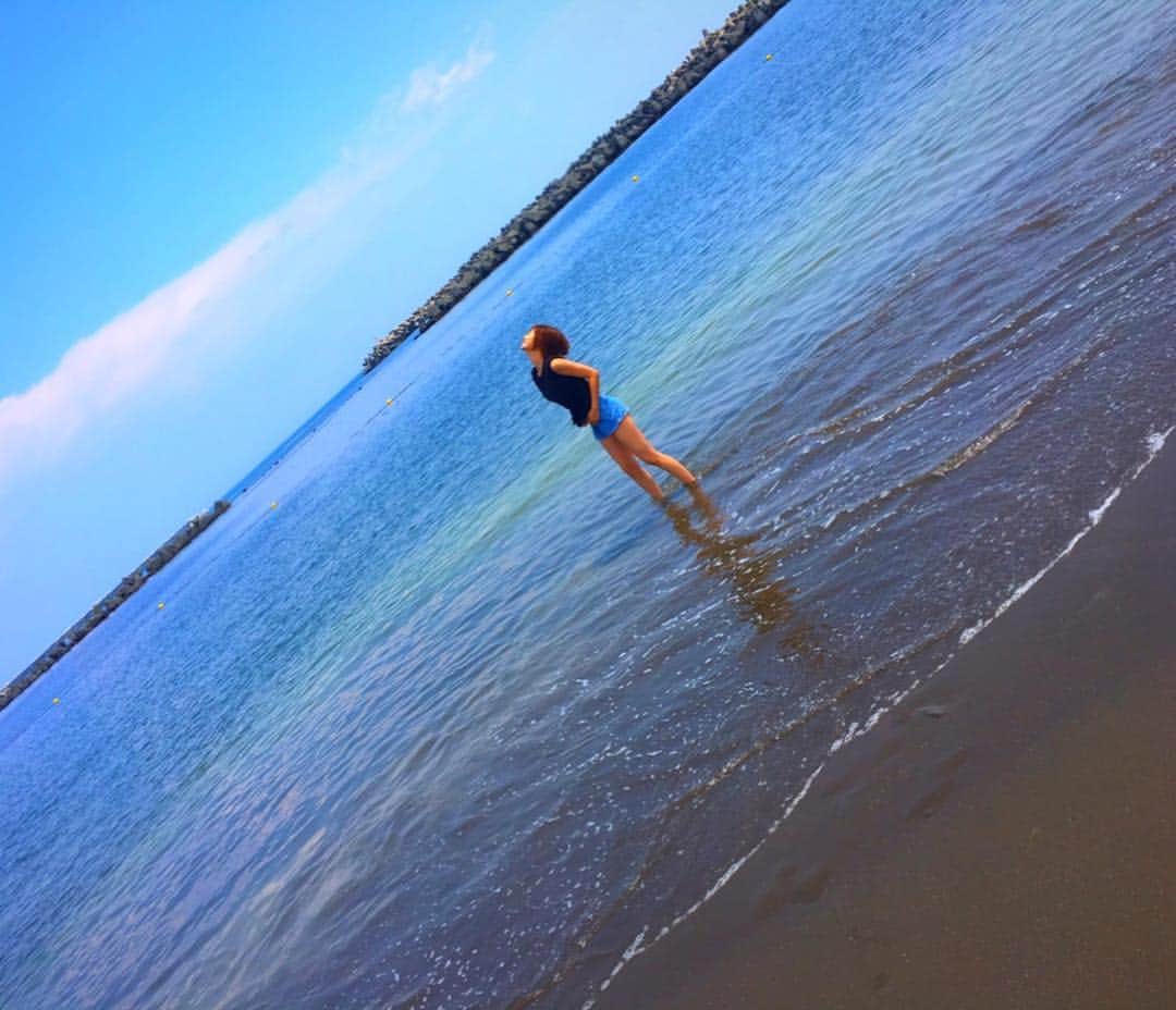 のインスタグラム：「綺麗な海ではないけどね~❤︎#ノリで」
