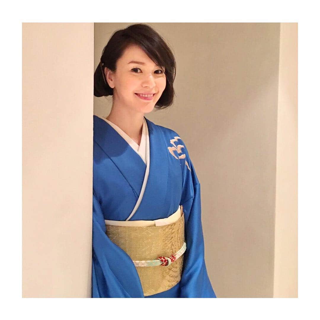 知花くららさんのインスタグラム写真 知花くららinstagram 海の日 いかがお過ごしでしょうか きものサロン 秋冬号の撮影 美しい青のお着物 そのほかのお着物も どれもすてきで惚れ惚れ 着せて頂く機会が 毎回幸せすぎます きものサロン 訪問着