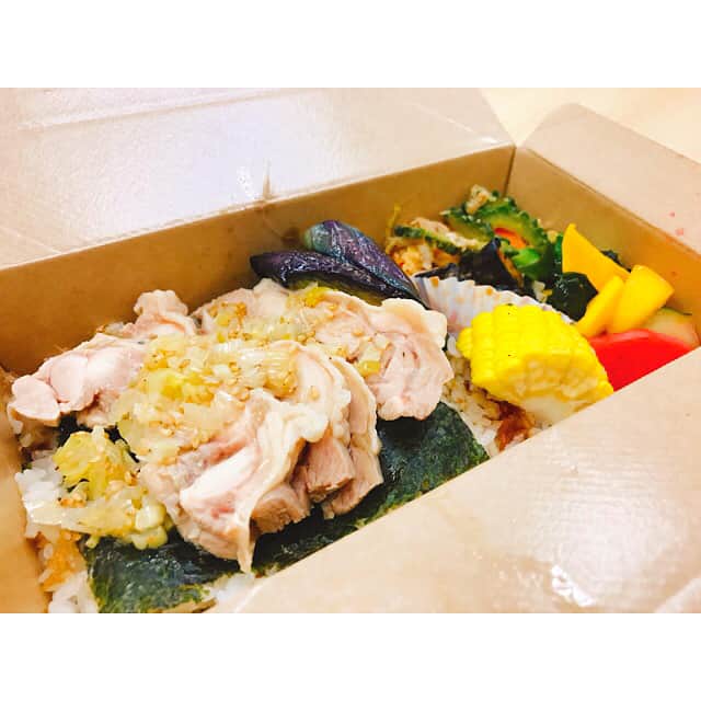 中田奈沙さんのインスタグラム写真 - (中田奈沙Instagram)「Today's lunch box🍱✨ @sancha.sunfish 《SUNFISH MARKET》のゆで鶏 ネギ塩ダレ😗 ここのお弁当大好きなので、テンションアップ💪 * #奈沙ログ * * #lunch #bento #catering #sunfishmarket #chicken #gourmet #yum #yummy #foodie #foodporn #foodpic #instafood #foodstagram #foodgasm #tokyo #japan #instagood #instalike #instadaily #ランチ #弁当 #おしゃれ #お弁当 #ヘルシー #おいしい #グルメ #サンフィッシュマーケット #東京 #ケータリング」7月17日 14時39分 - nasa_nakada