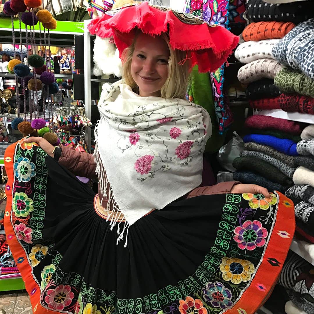 ウィットニー・バンスさんのインスタグラム写真 - (ウィットニー・バンスInstagram)「Peru 🇵🇪❣ #Pisac #SanPedro #mercados #PachamamaConexionFestival #facepaintalways #HareKrishnas #feelinglikealocal」7月18日 2時15分 - wjvw