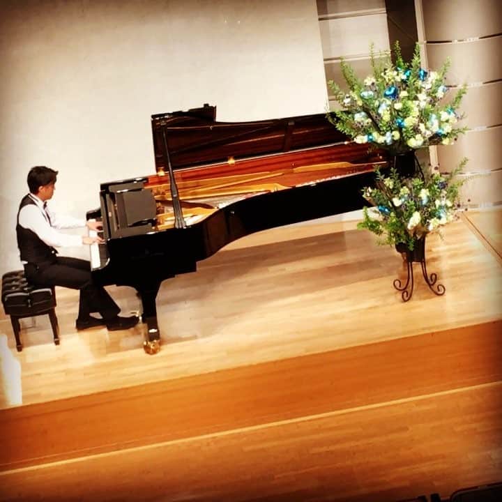坂本隆行（ゴンゴール）のインスタグラム：「ピアノ教室の発表会‼︎ part2/2  ショパン 「雨だれ」」