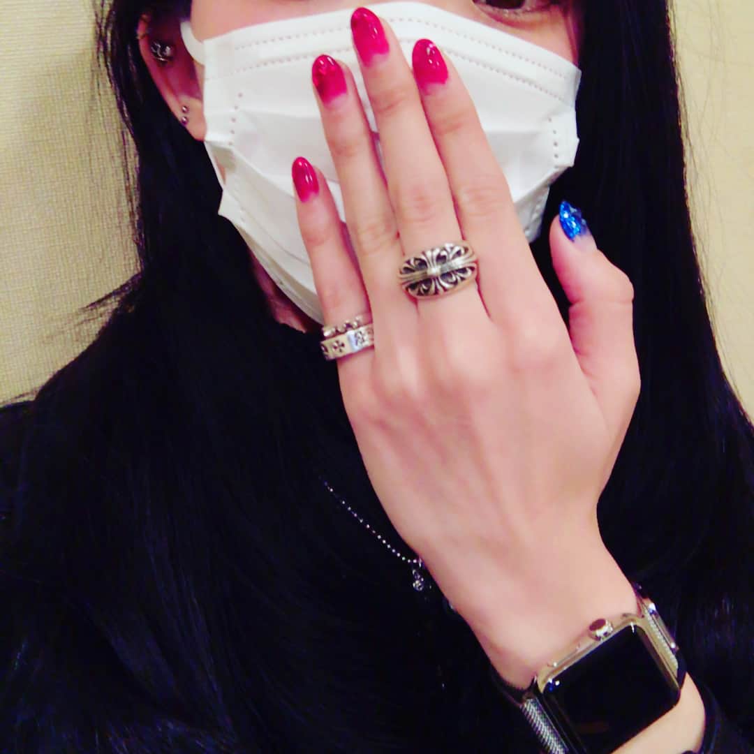 彩姫さんのインスタグラム写真 - (彩姫Instagram)「nail 💅🏻💭✨ #bandmaid #saiki #nail  ネイルの写真を溜めすぎたよ、、、無いのも沢山で勝手に寂しい😭😭😭」7月17日 20時27分 - saiki_bandmaid