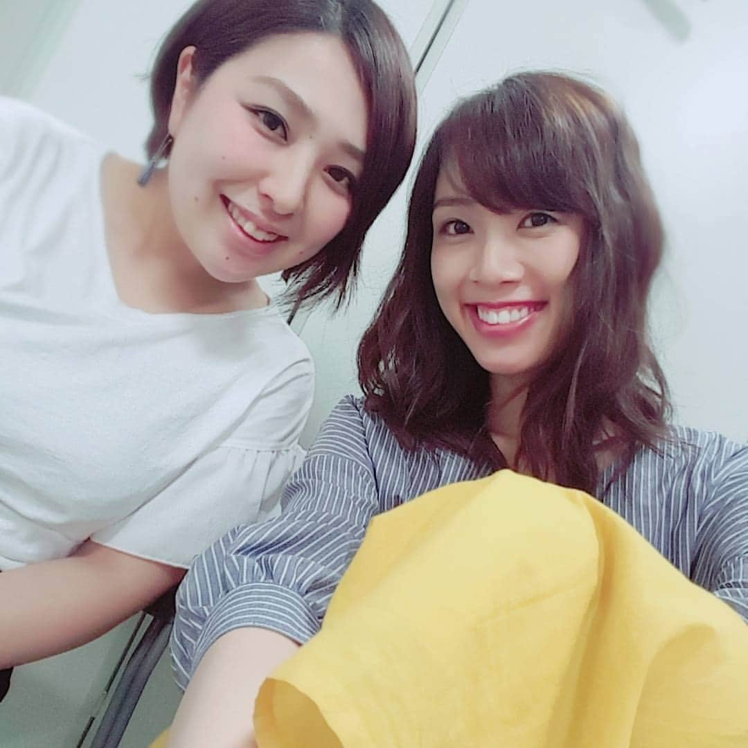 天田優奈さんのインスタグラム写真 - (天田優奈Instagram)「お久しぶりの#ヘアメイク  はしまちゃん。 同じ#広島 出身なのです～💛 . . #BBQ の約束したよ🍗 #楽しみ 🍉 . . #ファッション#スカート#イエロー#女子#女子会#笑顔#fashion#job#coordinate」7月18日 11時48分 - tendayuuna