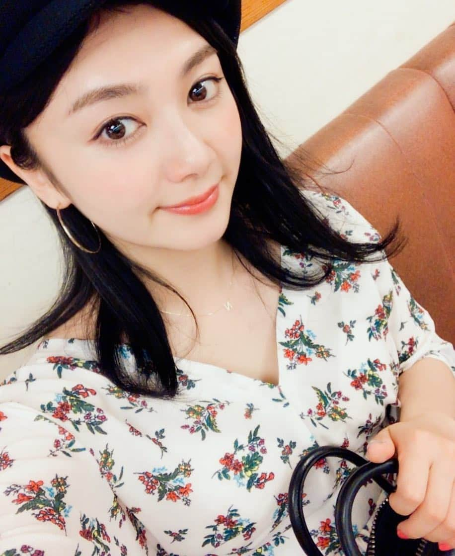 今井成美のインスタグラム：「今日からなんばグランド花月にて、川畑座長週に出演します(^○^)変則8日間公演です✨是非、観に来て下さい💕  #よしもと新喜劇 #なんばグランド花月」