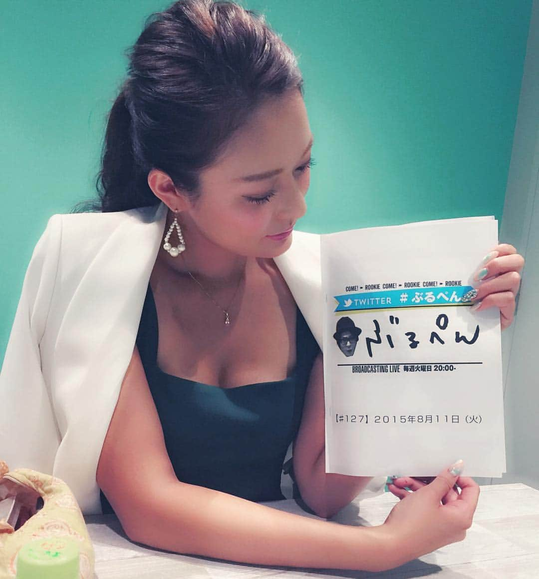 結子さんのインスタグラム写真 - (結子Instagram)「【生放送】 今夜 7/18 20:00〜 #ぶるぺん  に出演します📺 USTREAMとGYAOなどで見れるみたい👌 バラエティ出始めの2年前の今頃出演、今夜で2度目となります！アウトデラックスでの裏話や身長の話、などなど生放送で #ザブングル松尾 さんと#アイドル小池さん とトークするので是非見てね〜〜☺️ 視聴方法は #ぶるぺん で検索👓 . #tv#nettv#model#tvpersonality#live #写真は前回出演時の」7月18日 10時03分 - yuiko_yyy