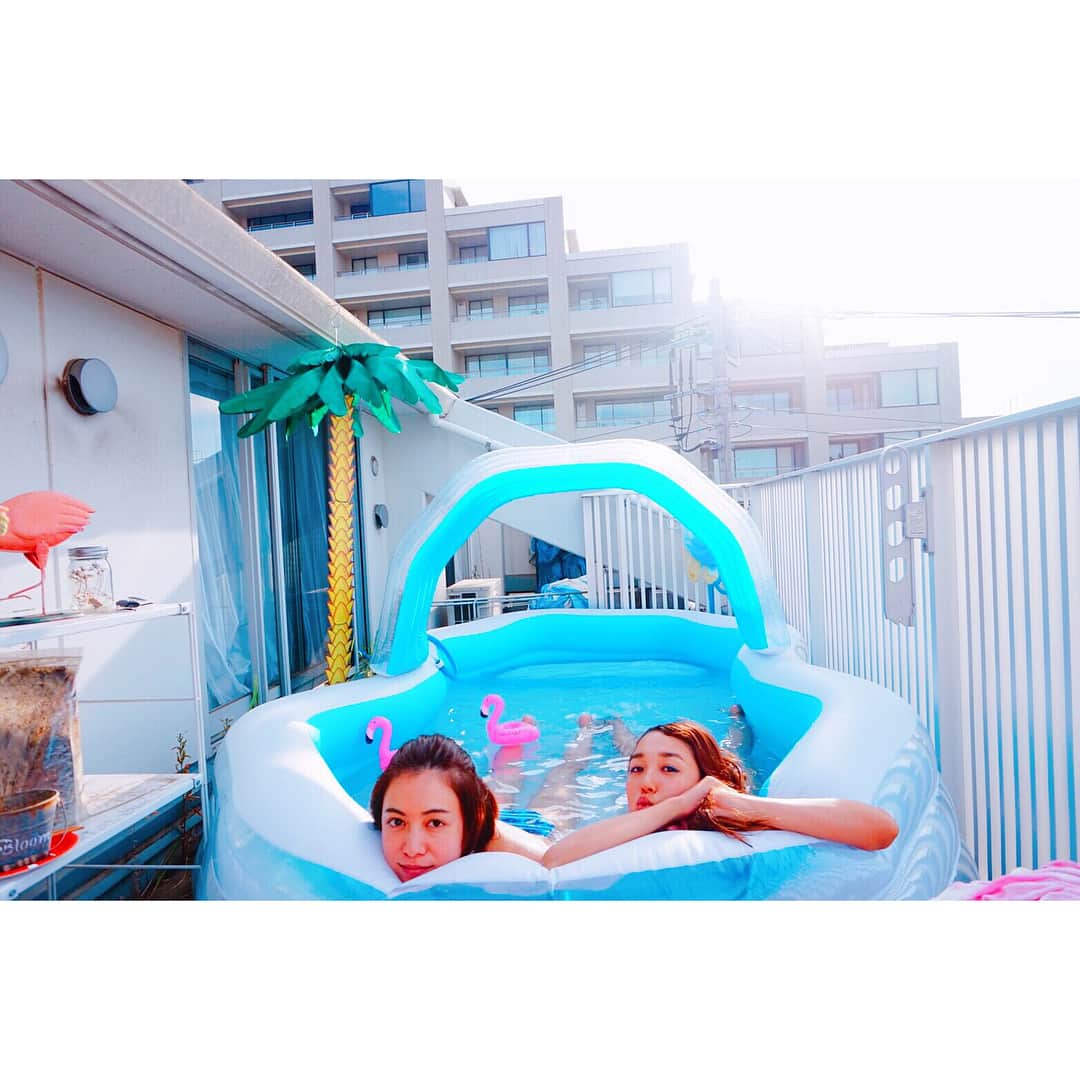 神田咲実さんのインスタグラム写真 - (神田咲実Instagram)「夏した三連休👙✨ プール開きにお邪魔🏖 #summer#pool#instagood #lanai#party#chill#home #トーキョー家族ご飯」7月18日 16時38分 - sakimikanda