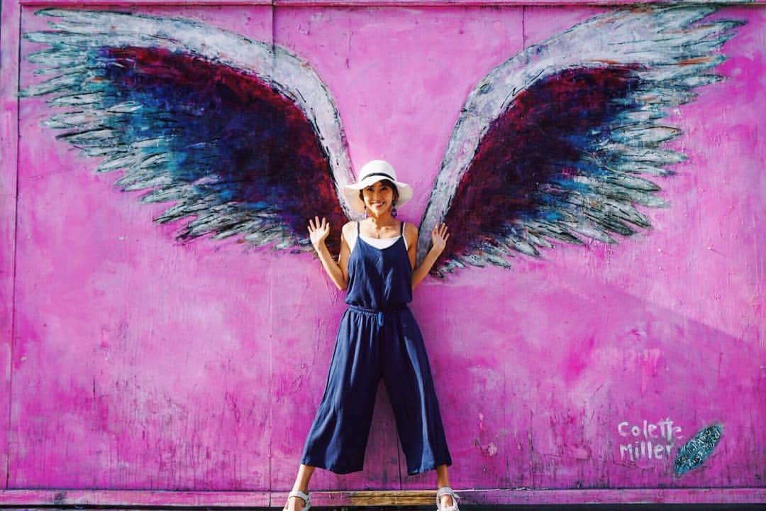 渡辺由布子さんのインスタグラム写真 - (渡辺由布子Instagram)「📍Melrose | LA | CA | 🇺🇸 | 今や#ロサンゼルス #メルローズ 名物の#ウォールアート 💗これは「#天使の羽 の前で写真を撮ることで私たちは地球に生まれ落ちた天使である」ということを表現したプロジェクトの一環だそう🤔 ちなみに#LosAngeles はスペイン語で#天使 の意味☝︎ #フォトジェニック ------------------------------------- Discover the #GlobalAngelWingsProject in #LA !It was created to remind humanity that we are the Angeles of this Earth🌍 #colettemiller  #Melrose #california #calilife #caligirl #wings #wallart #pinkangel #art #instagramanet #travelphotography #DiscoverLosAngeles #yukotrip #🇺🇸」7月18日 18時15分 - watanabe_yuko
