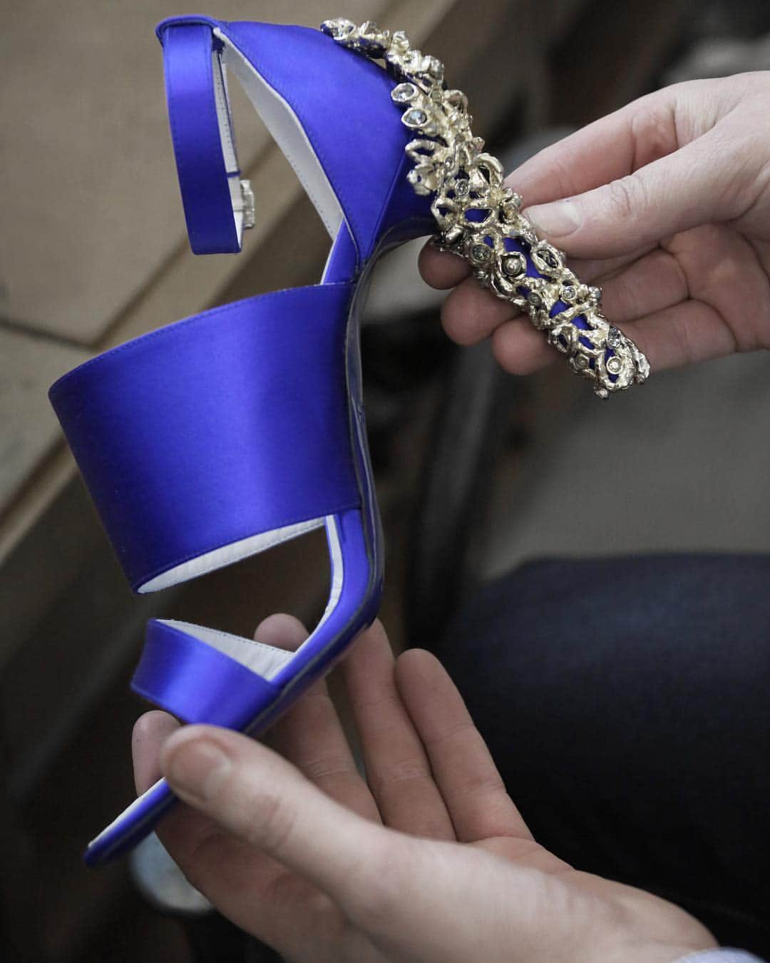 マサロのインスタグラム：「@koche_official has collaborated with @massaro_paris and @goossens_paris to produce an exquisite collection of shoes.  #koche #massaro #handmade #fashion #shoes #blue #jewels #fw17」