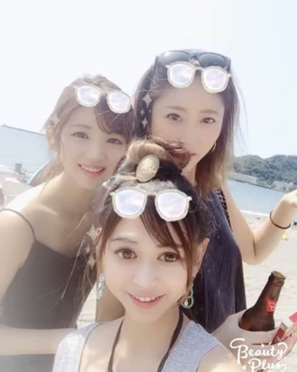 赤谷奈緒子のインスタグラム：「1ヶ月ぶりのななと、約束してた今年初の海🌊💕 朝から皆で出発してbbqへ🏖♡ . #海 #今年初 #癒 #アプリで目がでかめ😳 #summer #beach #hapyy #bbq #바다 #비치」