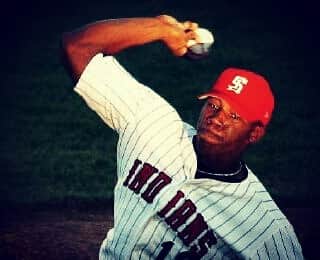 アイラ・ブラウンのインスタグラム：「A couple of throw backs! Baseball Minor Leagues and Sophomore high school football! I can't believe how skinny I was! Lmbo!」