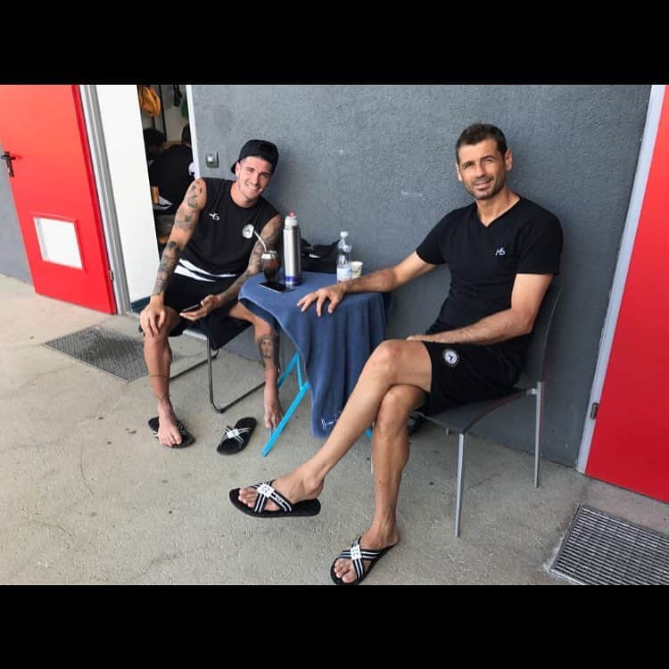 アルバノ・ビサーリさんのインスタグラム写真 - (アルバノ・ビサーリInstagram)「Dos generaciones de Racing tomando unos mates en medio de la pretemporada en Austria.. cosas de la vida.. #ritiro #udinese #udinesecalcio #racingclub #arqueros #futbolargentino #calcio #portieri #futbol」7月19日 23時31分 - albano1977