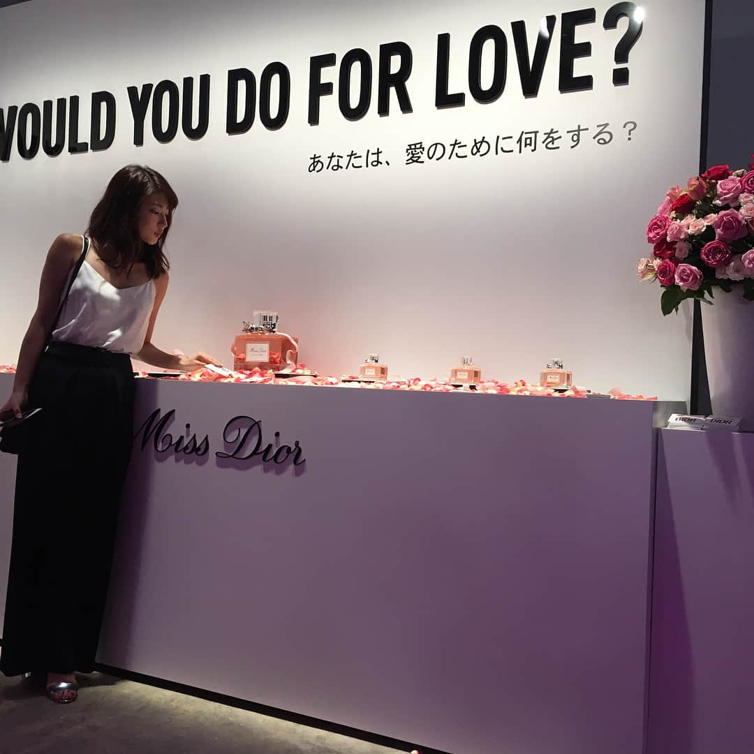 松山亜耶さんのインスタグラム写真 - (松山亜耶Instagram)「WOULD YOU DO FOR LOVE? #diorforlove #missdiorforlove #rougedior」7月19日 23時43分 - aya_matsuyama_official