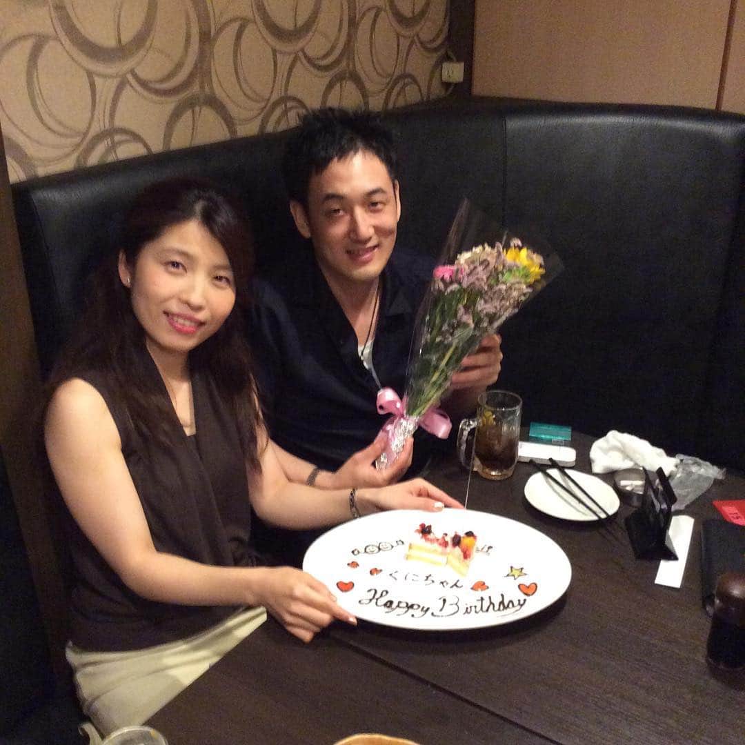 こま源 天王寺店のインスタグラム：「本日はバースデーサプライズを致しました💕☺️喜んで頂けてスタッフも嬉しい限りです🙊 ぜひこま源でお祝いしてみては？？💕 #こま源 #天王寺 #北口 #誕生日 #プレート #サプライズ #instagood #instafood」