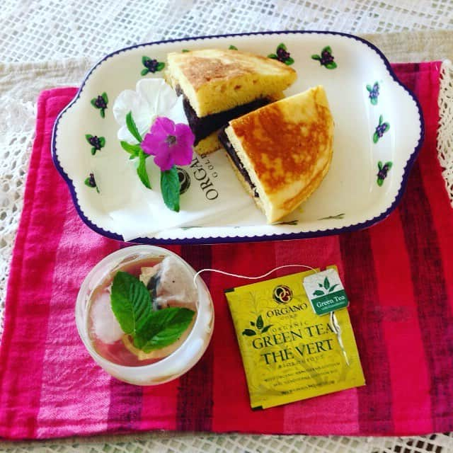 ORGANO JAPANのインスタグラム：「A photo from our distributor. * Japanese normal green tea usually doesn't much with cakes. But ORGANO Green Tea is perfect with any kind of desert! * #reishi #ganoderma #organogold #tastethegold #weareorgano #霊芝 #greentea」