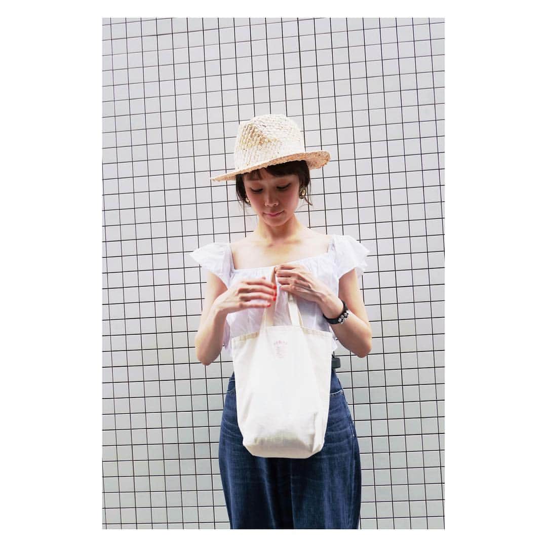 山野ゆりさんのインスタグラム写真 - (山野ゆりInstagram)「大平製パンのエコバッグがサイズ小さめゆるくてお気に入りです♡  #大平製パン #エコバッグ #パン屋さん #谷根千 #コッペパン #休日 #山野とパンバック」7月19日 18時42分 - yuri.yamano