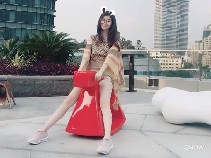 スイ・ヒーのインスタグラム：「😄」