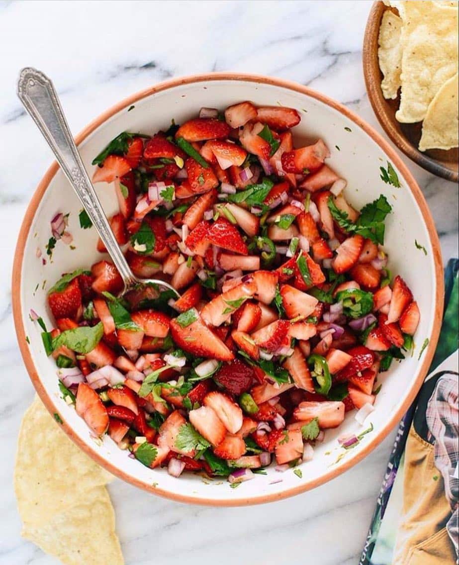 Snapfluenceのインスタグラム：「What dishes just scream summer to you? For me, anything with fresh picked berries, like this strawberry salsa from @cookieandkate. Check out 9 more recipes that capture summer on Snapfluence today!」