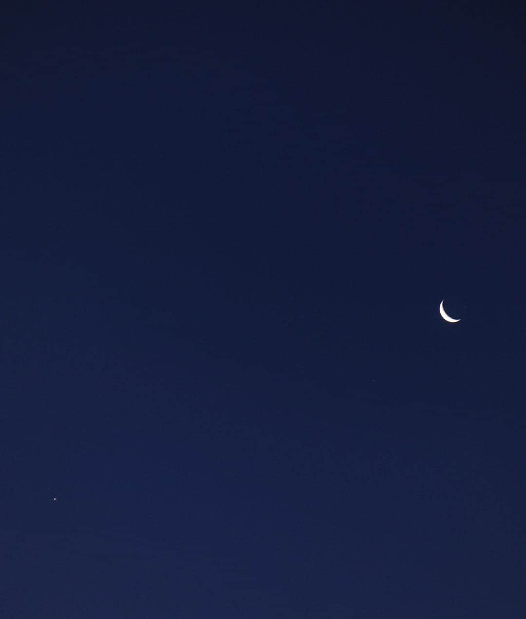 花盛友里さんのインスタグラム写真 - (花盛友里Instagram)「Moon and star. . . 月と星。 綺麗、、、♡ . #moon #star #nature」7月20日 7時57分 - yurihanamori