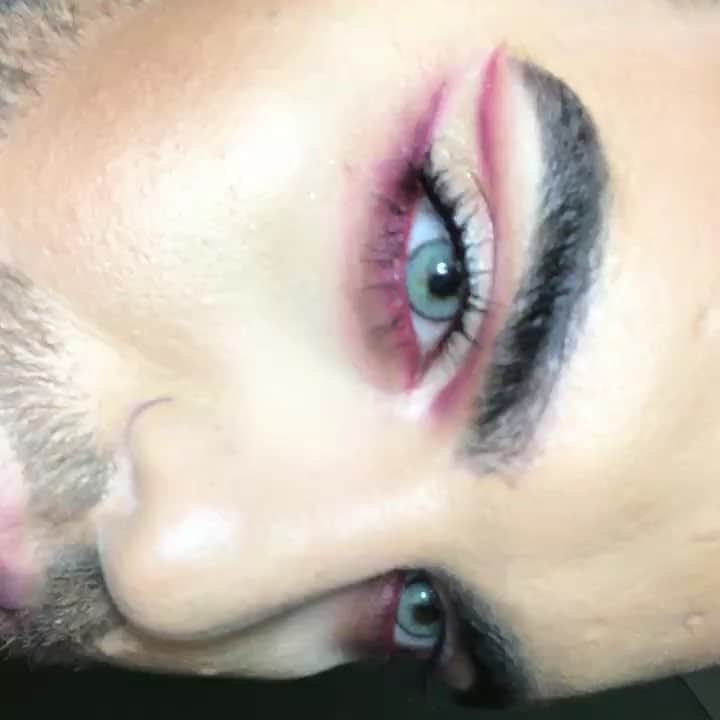 A riel D iazのインスタグラム：「DETAILZ.  Eyes: @katvondbeauty Lolita eyeshadow & vampira liquid lipstick & liner with the new shade & light glimmer palette. @solotica_official Cristal contacts.」