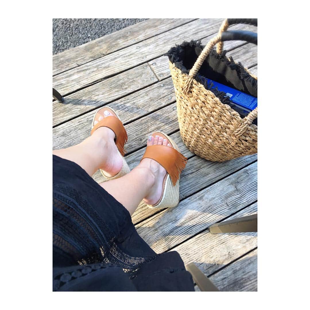 田母神智子さんのインスタグラム写真 - (田母神智子Instagram)「この靴履くときはコケまくるから緊張する😣もう歩きたくない😣」7月20日 16時40分 - tomokotamogami