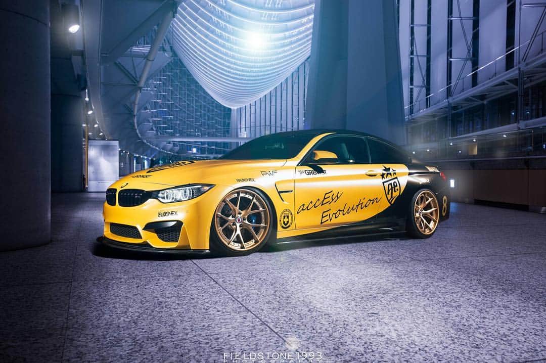 Fieldstone1993のインスタグラム：「Access Evolution BMW M4 HRE S101 自動車写真家をしています。 撮影依頼、ご相談はメールで受け付けております。 撮影依頼をお待ちしております🙇🏻 @accessevolution_meguro  #BMW  #BMWM4  #M4 #bimmer  #bimmerfest @bmw  @bmwjapan  @bmwm  @hre_wheels  @hre_wheels_japan  @kohlenstoff_tuning  @3ddesign_japan  @3ddesign  @advance.eight  @advanceeight.tokyo」
