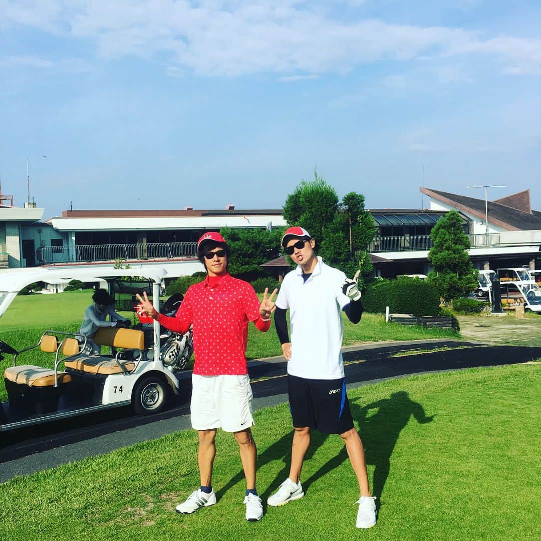 小笠原健のインスタグラム：「地元の岡崎カントリーにて、久々にゴルフで横ちんに勝ちました(´∀｀*)笑 誕生日に貰ったニューウェアを着て☺️ うれしー(((o(*ﾟ▽ﾟ*)o)))♡ そして今夜は実家のお庭にカブトムシが来たよ❗️メスだったけど😆笑」
