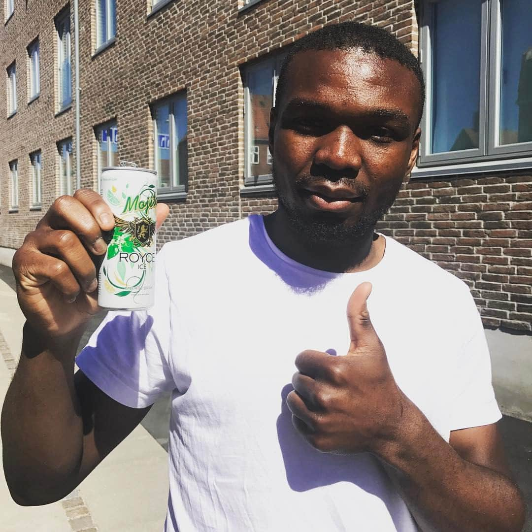 ヨレス・オコレのインスタグラム：「Sommerfrisk og velsmagende energidrik fra @royce_ice_mojito try it out! 💚☀️ #summervibes #tastyenergydrink」