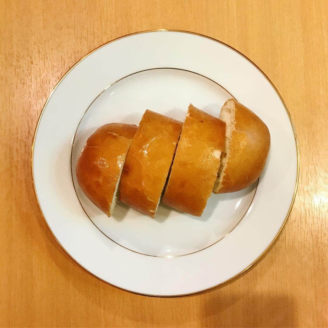 平野紗季子さんのインスタグラム写真 - (平野紗季子Instagram)「chinese fried dough🐣 上海小吃以外で銀糸巻の揚げパン初めて出会った」7月20日 23時39分 - sakikohirano