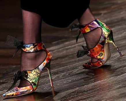 ピーピーキューのインスタグラム：「#tbt Print meets Shoe - Our AW13 show shoe collaboration with the amazing @manoloblahnikhq #londonfashionweek #ppq #ppqlondon @amymolyneaux @percyparker #londonstyle #showshoes #stilettos #fashion #blahnikforppq」