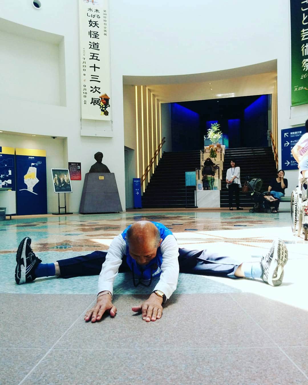 のインスタグラム：「一支国博物館でヨガをするお父さんに出会う(笑)」