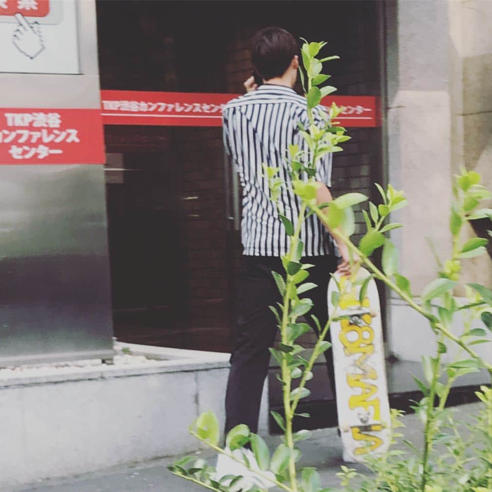 RIKACOさんのインスタグラム写真 - (RIKACOInstagram)「東京は熱風😅次男の用事で渋谷まで送りましたー息子達は私に活力を与えてくれる宝物 いつもありがとう😉  #次男は最近80'Sブーム #ストライプシャツ  #お似合い #rikaco_fashion #今日も笑顔で過ごしましょう」7月21日 15時31分 - rikaco_official