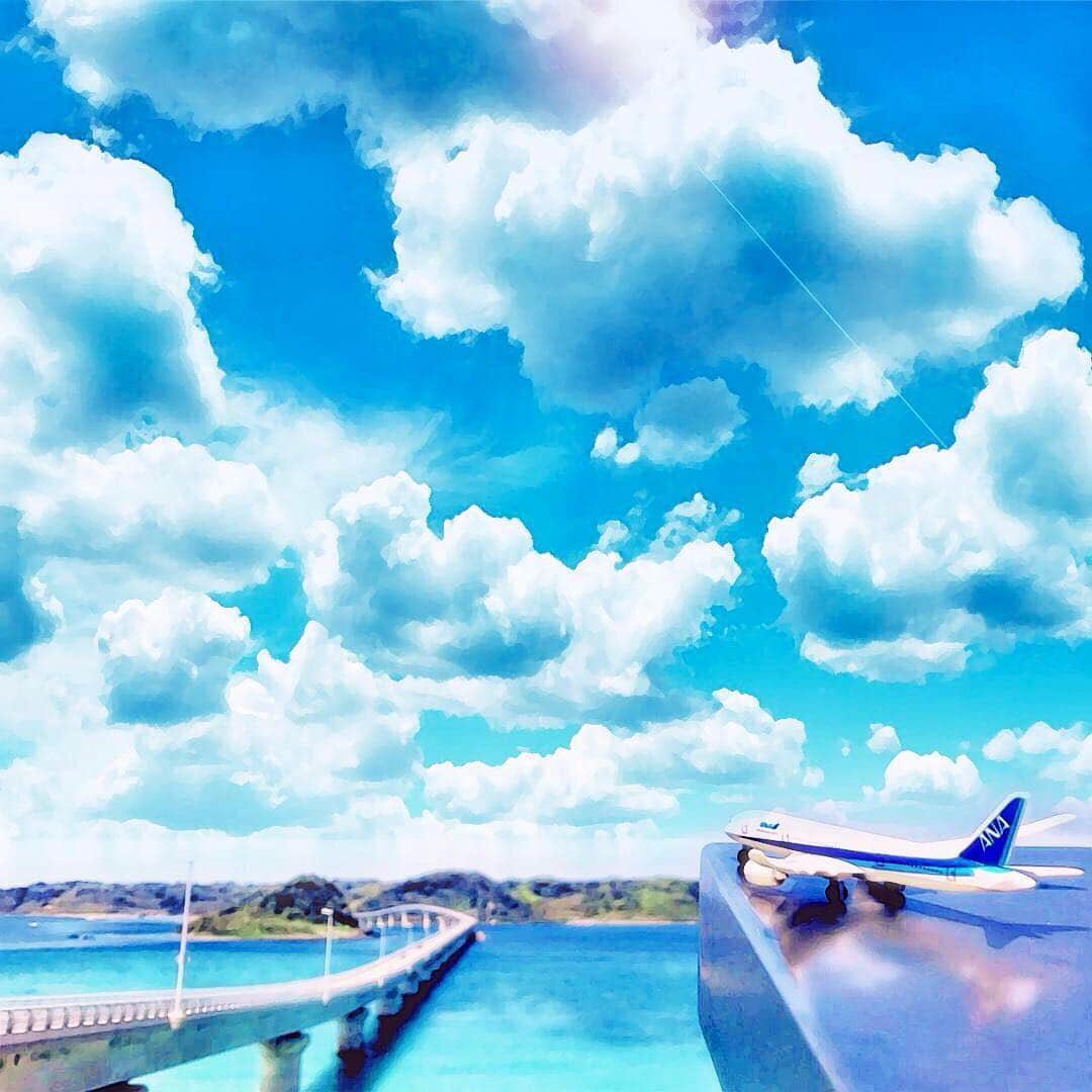 ANAのインスタグラム：「夏本番！  #夏 #青空 #雲 #飛行機 #ヒコーキ #角島大橋 #山口 #summer #bluesky #airplane #mini #yamaguchi #tsunoshimabridge #ANA旅 #ana_jp」