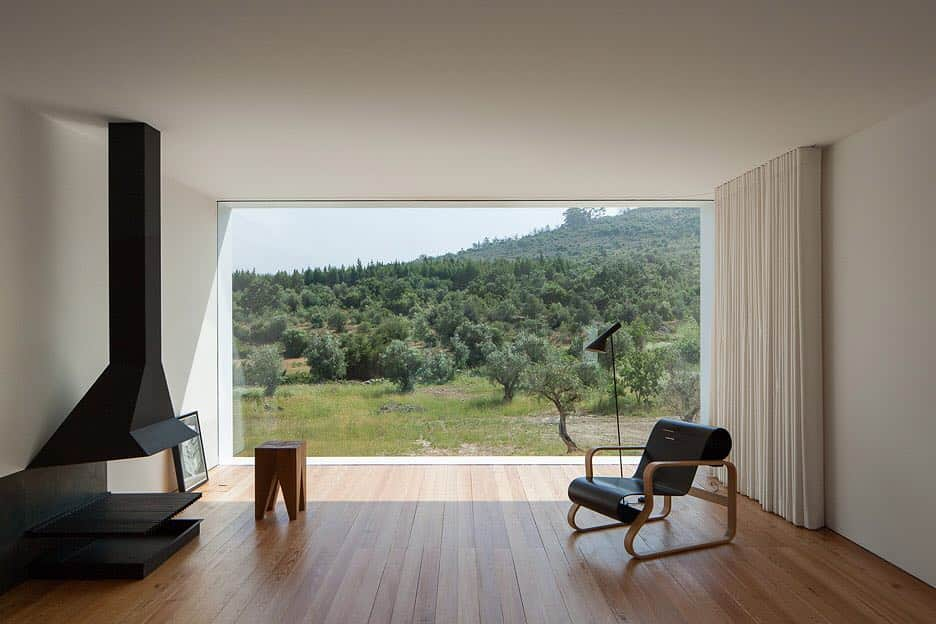 Artekさんのインスタグラム写真 - (ArtekInstagram)「A Paimio Chair with a view in João Mendes Ribeiro’s Fonte Boa House in rural Portugal, as seen on Dezeen, shot by José Campos.  #aalto #artek #fonteboa #architecture #dezeen」7月21日 18時32分 - artekglobal