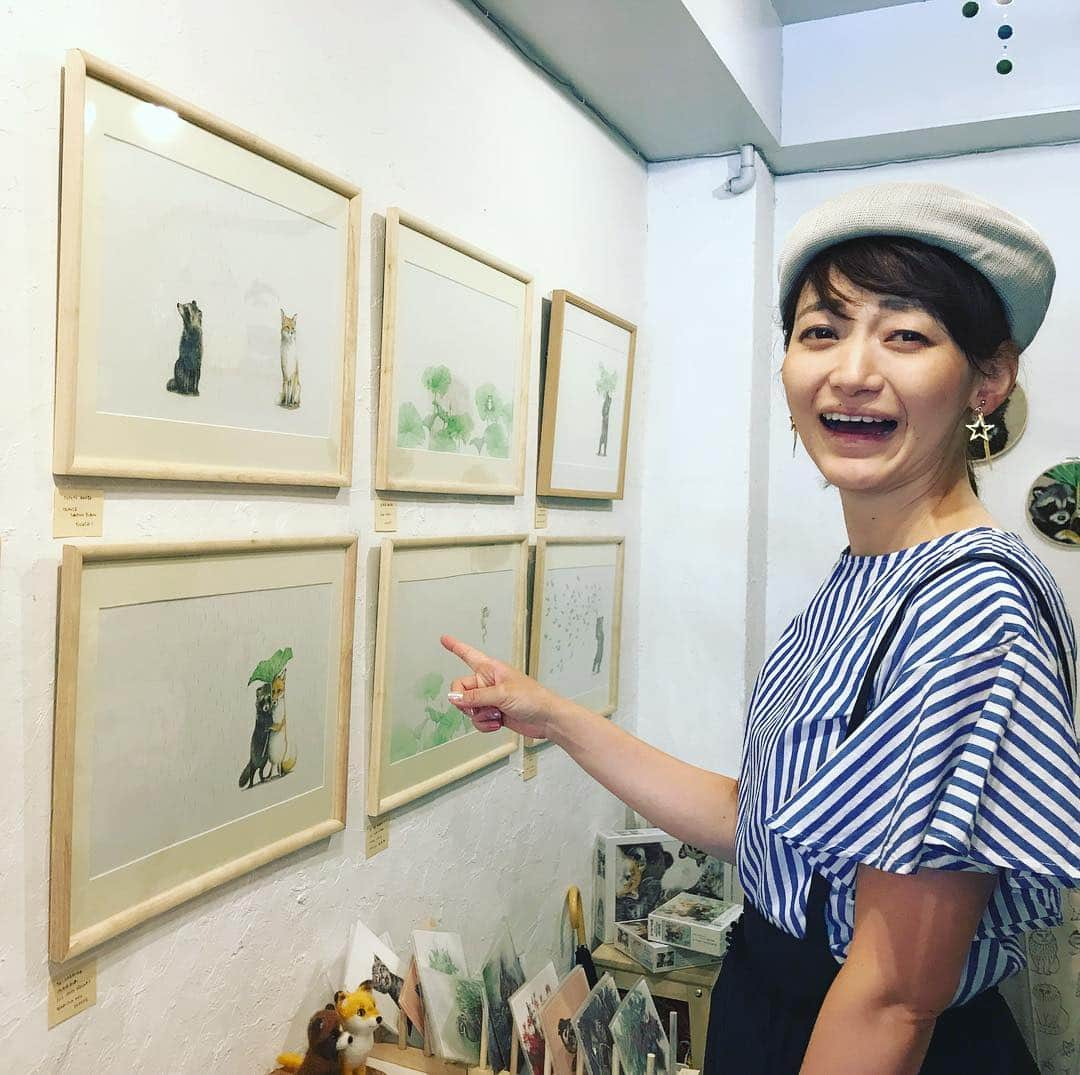 小笠原愛のインスタグラム：「この絵が可愛い〜😍動物たちが生きてます。 動物のイラストが大好きなので、イラストの世界観にほっこりしながらも、動物たちの表情にワクワクしました。  しもかわらゆみさん『ぽつぽつだいじょうぶ❓』の絵本も発売中です。 作家のしもかわらゆみさんとも沢山お話できました(^O^) ニジノ絵本屋で開催中のしもかわらゆみさん「ぽつぽつだいじょうぶ？」原画展。  会期：2017年7月21日（金）～30日（日）10:00～20:00  会場：ニジノ絵本屋 東京都目黒区平町1-23-20 HP： http://nijinoehonya.com/ 電話：03-6421-3105（営業時間10:00〜20:00）  #ニジノ絵本屋 #絵本大好き #絵本 #動物イラスト #しもかわらゆみ #絵本屋」