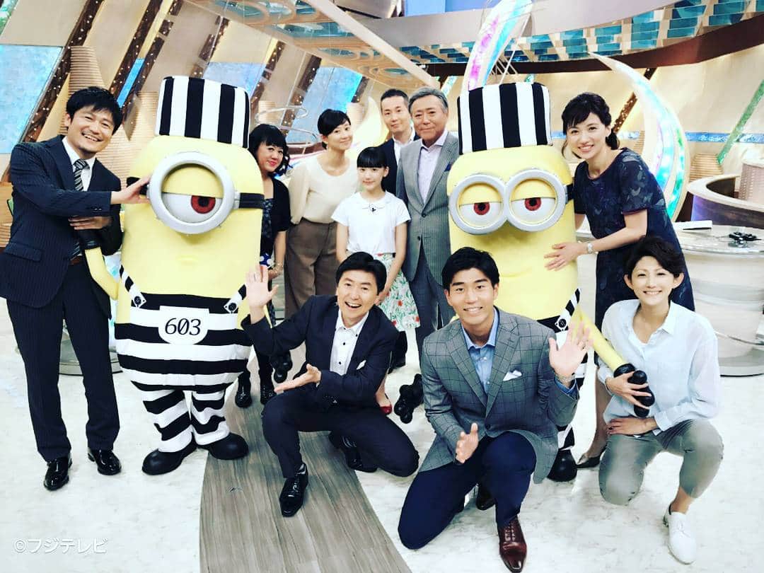 フジテレビ「とくダネ！」のインスタグラム：「今日は映画「怪盗グルーのミニオン大脱走」から芦田愛菜さんとミニオンたちが来てくれてにぎやか♪ さて、#どんなセリフが合うでしょう( ´艸｀) #芦田愛菜 #ミニオン #ケビン #スチュワート #ミニオン大脱走 #本日公開 #小倉智昭 #菊川怜 #梅津弥英子 #森本さやか #田中良幸 #内野泰輔 #山田俊浩 #中瀬ゆかり #とくダネ大喜利 #大喜利 #とくダネコーデ #ファッション #コーディネート #今日のコーデ #アナウンサー #コメンテーター #2017 #7月21日 #金曜日 #とくダネ #tokudane #フジテレビ #fujitv 170721」