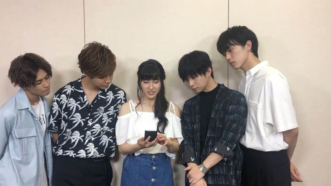 兄に愛されすぎて困ってますのインスタグラム：「＼みなさまの感想、届いてます！／ #兄こまみた の感想を、キャストのみなさんにも観ていただきました✨！ また後日、キャストのどなたかが感想を観るかも...?! #兄こまみた で感想お待ちしてます💕💕まだまだ夏は兄こま💪✨ #兄こまみた #兄に愛されすぎて困ってます #兄こま #大ヒット公開中」