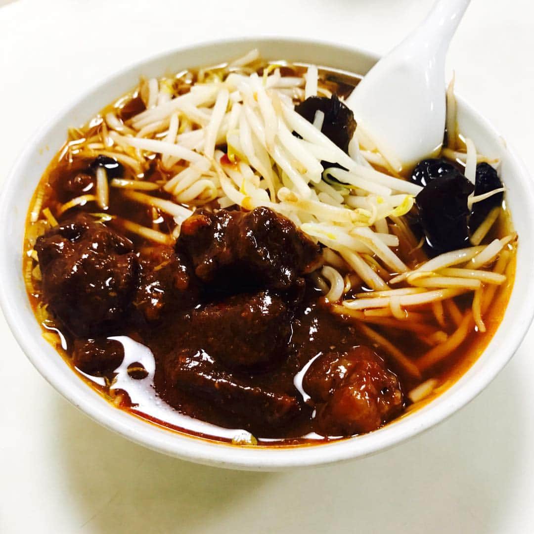 椎名直子さんのインスタグラム写真 - (椎名直子Instagram)「たまにこれを食べてあまたをクラッシュさせてます。」8月19日 18時26分 - natadecoco