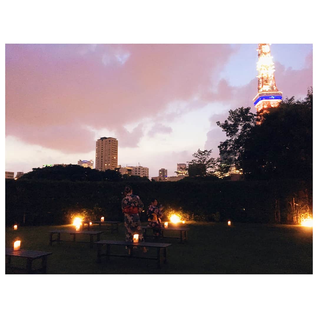 森下紀子さんのインスタグラム写真 - (森下紀子Instagram)「. 昨日はザ・プリンス パークタワー内にある、 SUZUMUSHI CAFEで、 浴衣を着付けてもらって、 鈴虫の鳴き声を聞きながら線香花火。 . 束の間の夏らしい時間♡ . #SUZUMUSHICAFE #スズムシカフェ  #浴衣 #yukata」8月19日 19時01分 - noriko_morishita_