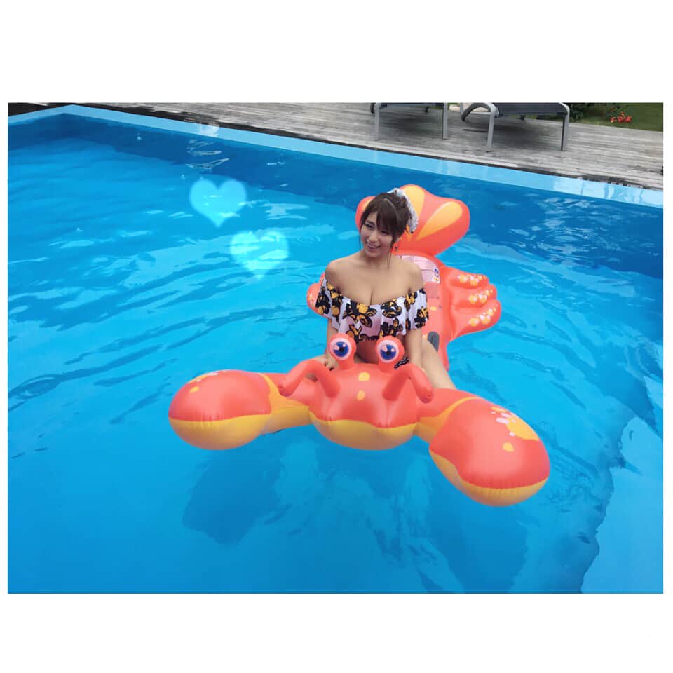 星野ナミのインスタグラム：「プカプカしてたら急に雨が降ってきた👀💕」