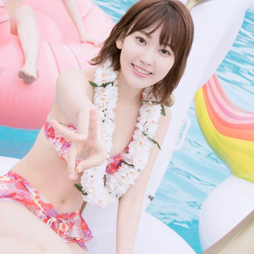 AKB48 水着サプライズ2017さんのインスタグラム写真 - (AKB48 水着サプライズ2017Instagram)「4位の宮脇さん、ユニコーンに乗って、ゆらりゆらり……からのピース！ニコッ！ ご購入はこちらから！ http://wpb.shueisha.co.jp/2017/07/28/89005 #水サプ2017 #宮脇咲良」8月15日 20時54分 - akb_mizusapu2017