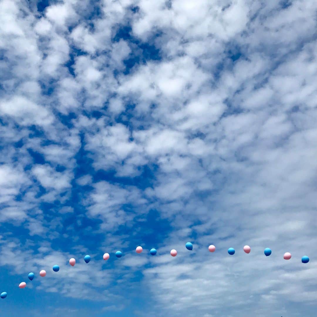 永井理子のインスタグラム：「空ってついつい写真撮りたくなる☁️🎈 #sky」