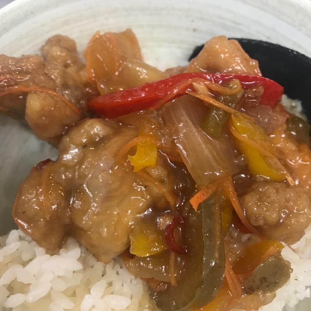 魚富商店 北浜店のインスタグラム：「今晩わぁ！魚富商店ですっ！(*´∇｀*)本日お盆最終日は賄いをお届けっ！鶏の南蛮漬けをお付き出しに造ったのですが、好評で賄いで食させて頂きましたっ！！ホントに美味しかった！(● ˃̶͈̀ロ˂̶͈́)੭ꠥ⁾⁾ #魚富商店  #魚富  #マグロ  #鮮魚  #親父ギャグ  #飲み放題 #居酒屋 #北浜 #淀屋橋 #まかない」