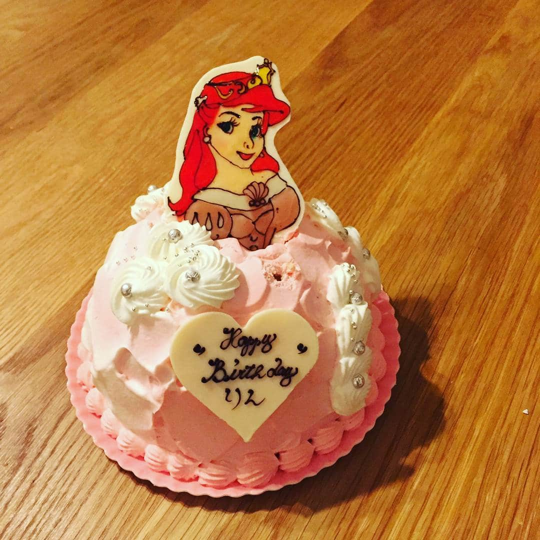 實藤友紀さんのインスタグラム写真 - (實藤友紀Instagram)「娘よ、3歳の誕生日おめでとう！  このまま元気にすくすく育ってほしいね😁👍👍 この表情誰に似たんだ？(笑)  明日の九州ダービーみんなで勝利を掴むぞー！！」8月15日 23時57分 - yuki_saneto05